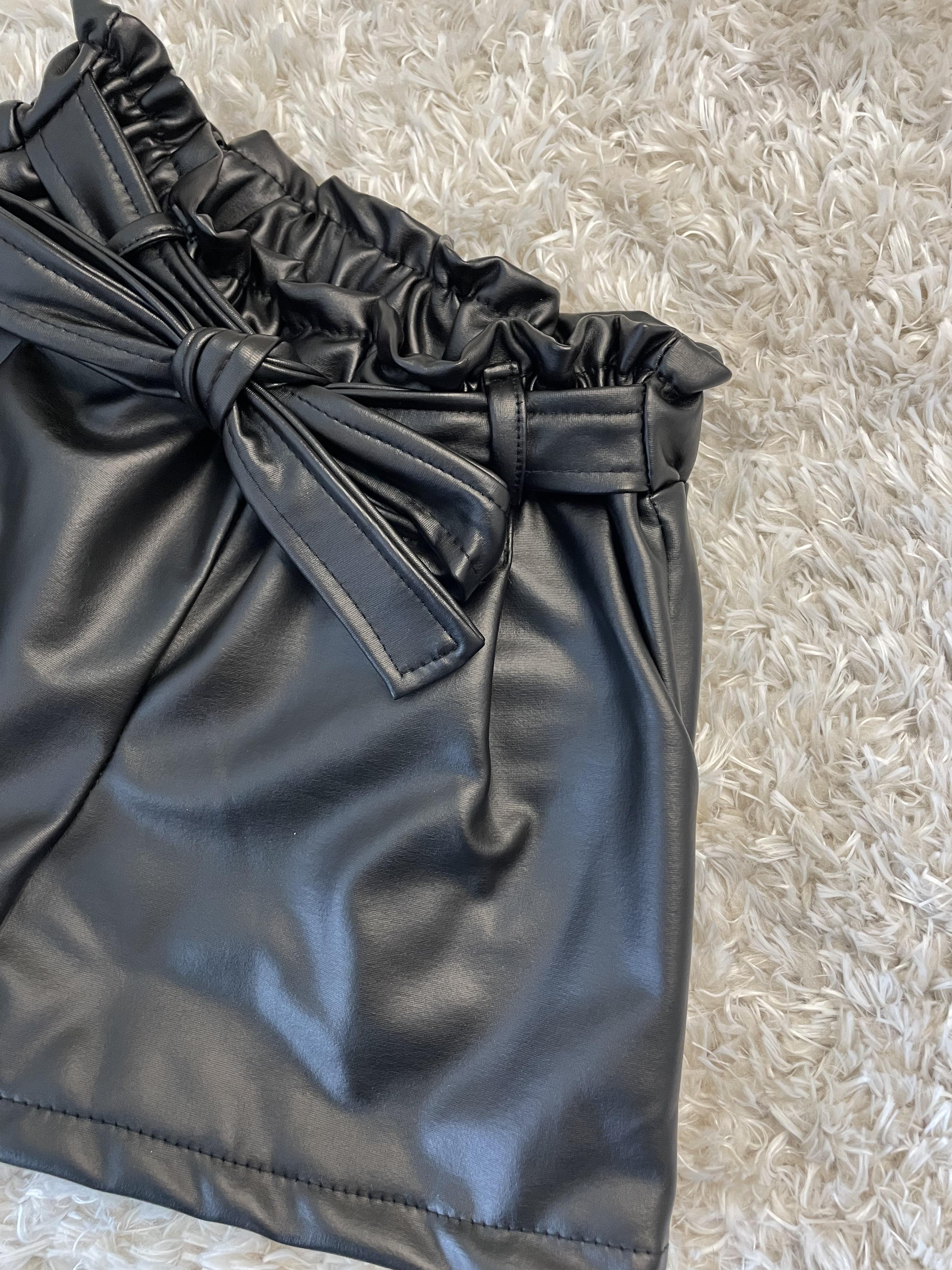 short | Simili cuir